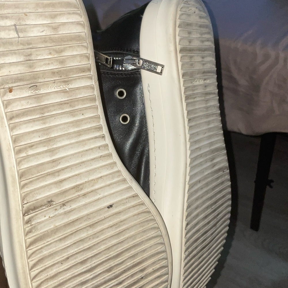 Black and White Men's Sneakers 750 each